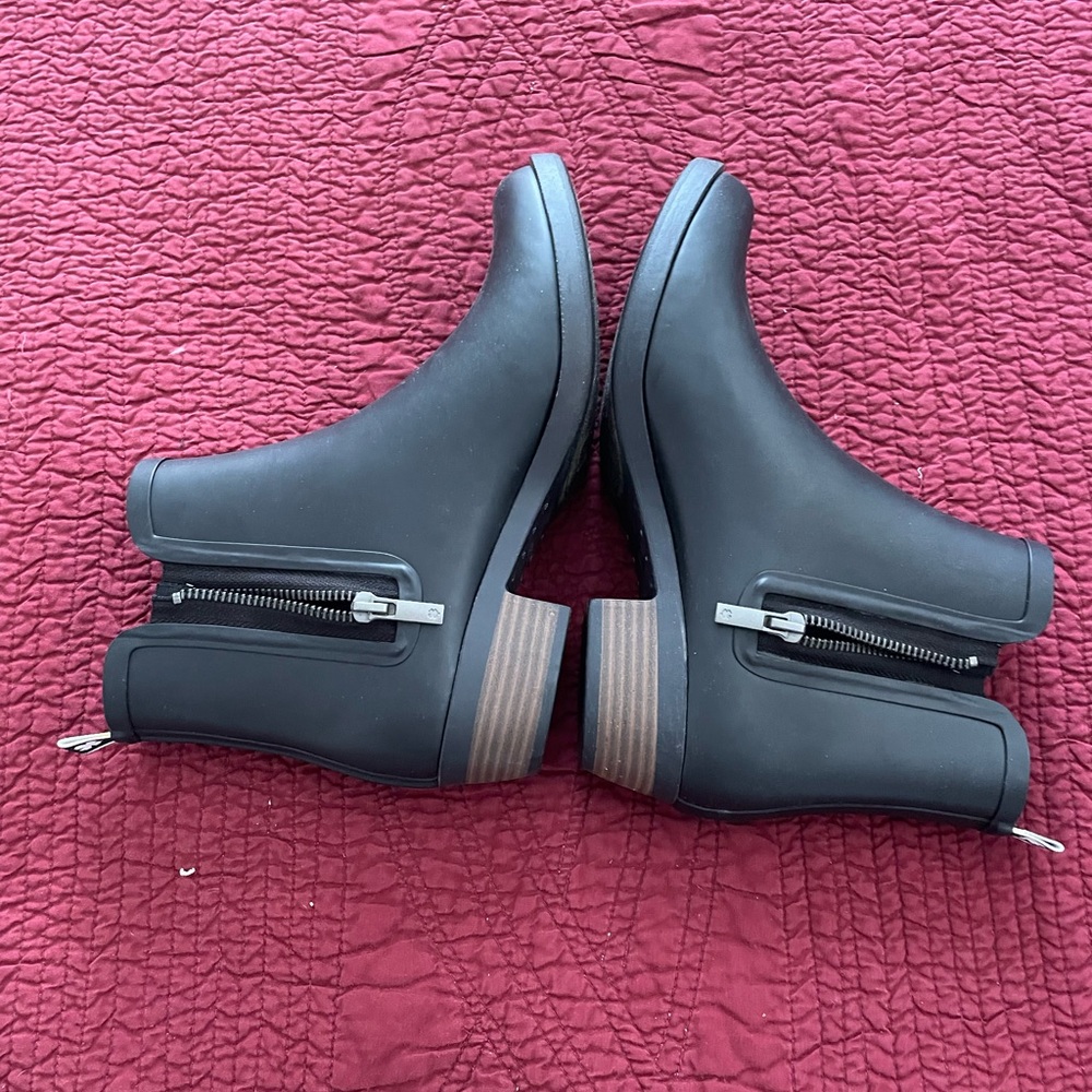 Lucky Brand Bunita Womens Size 8M Black Side Zip Round Toe Block Heel Rain Boots